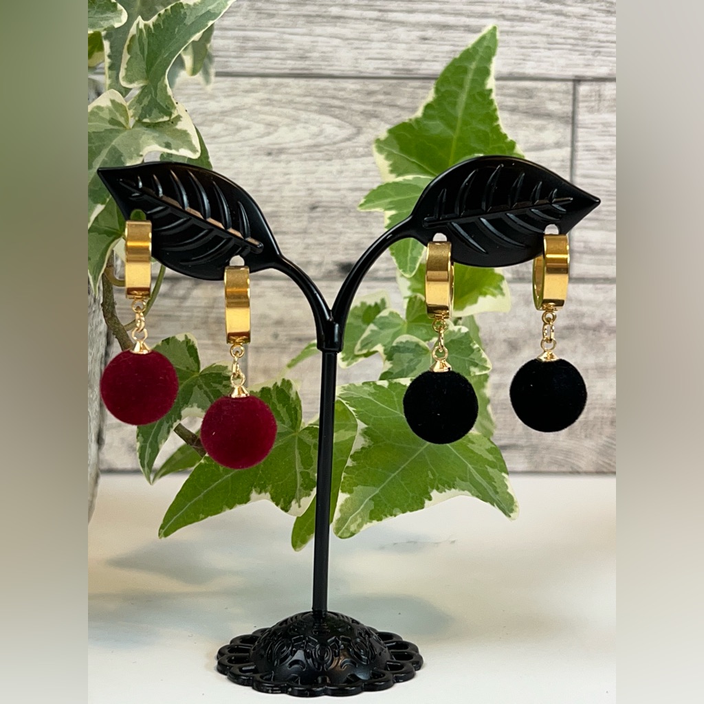 Pompom Dainty Gold Hoop Earrings For Woman - Classic Preppy Hoop Earrings 24$